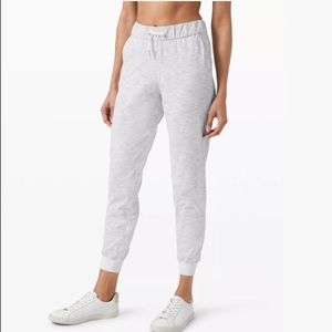 Lululemon On the Fly 28” Luxtreme Joggers